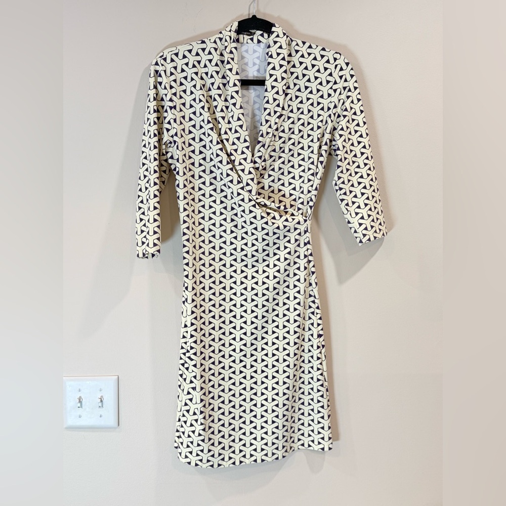 🔥J McLaughlin Cream & Purple Geometric Wrap Dress Women’s Dress Size XS EC🔥